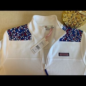 Vineyard Vines Star Whales Classic Shep size Med